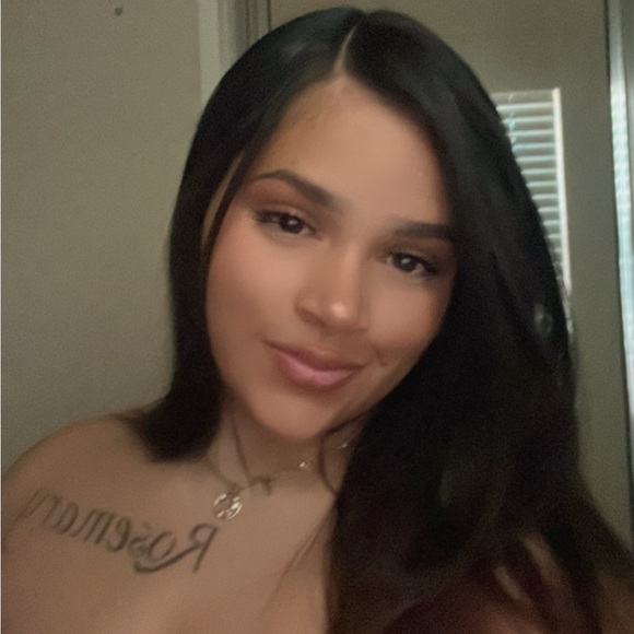 Meet your Posher, Esthefany - Picture 1 of 1
